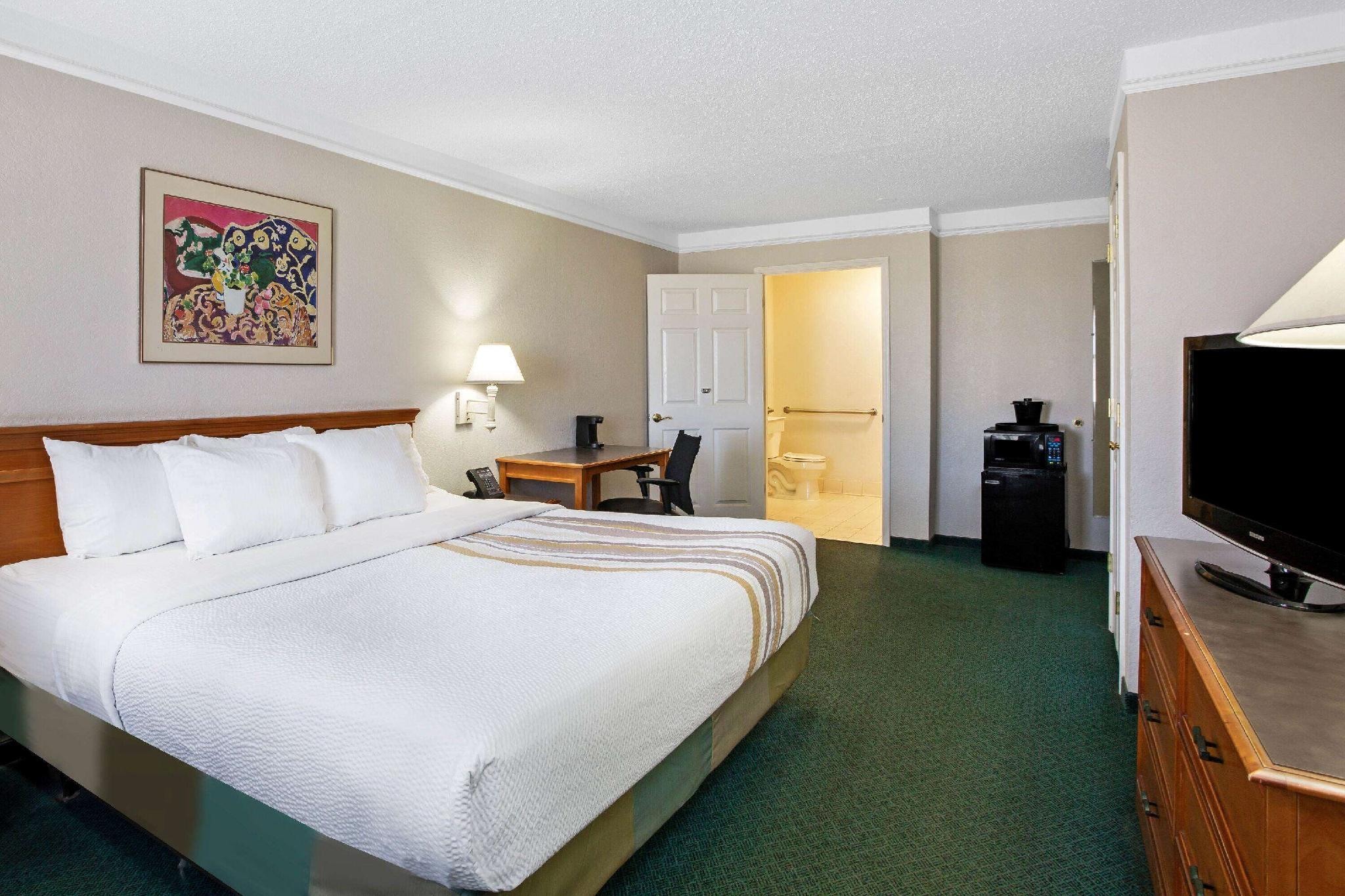 Baymont By Wyndham Stockton 3*