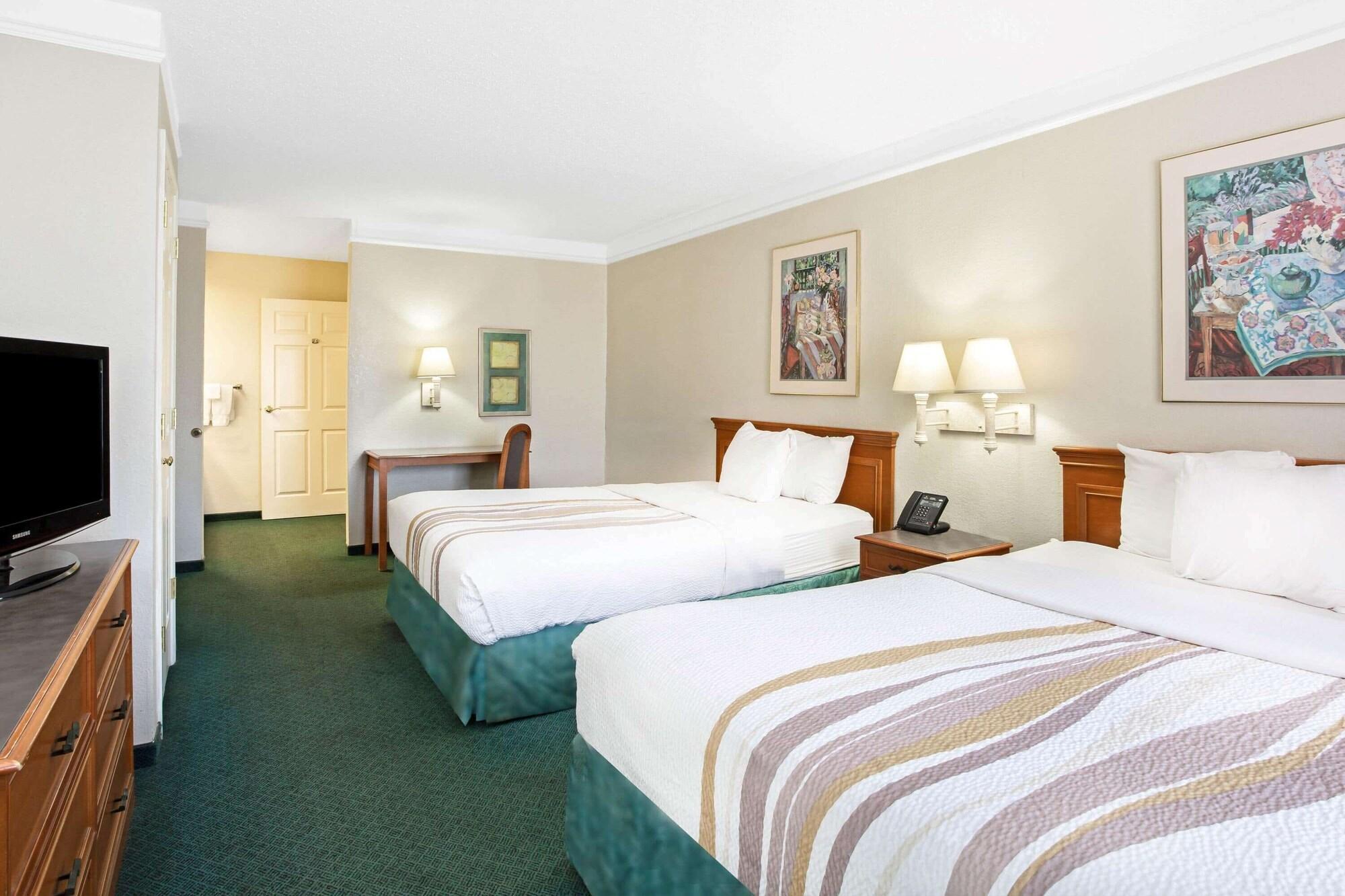 Baymont By Wyndham Stockton Hotel