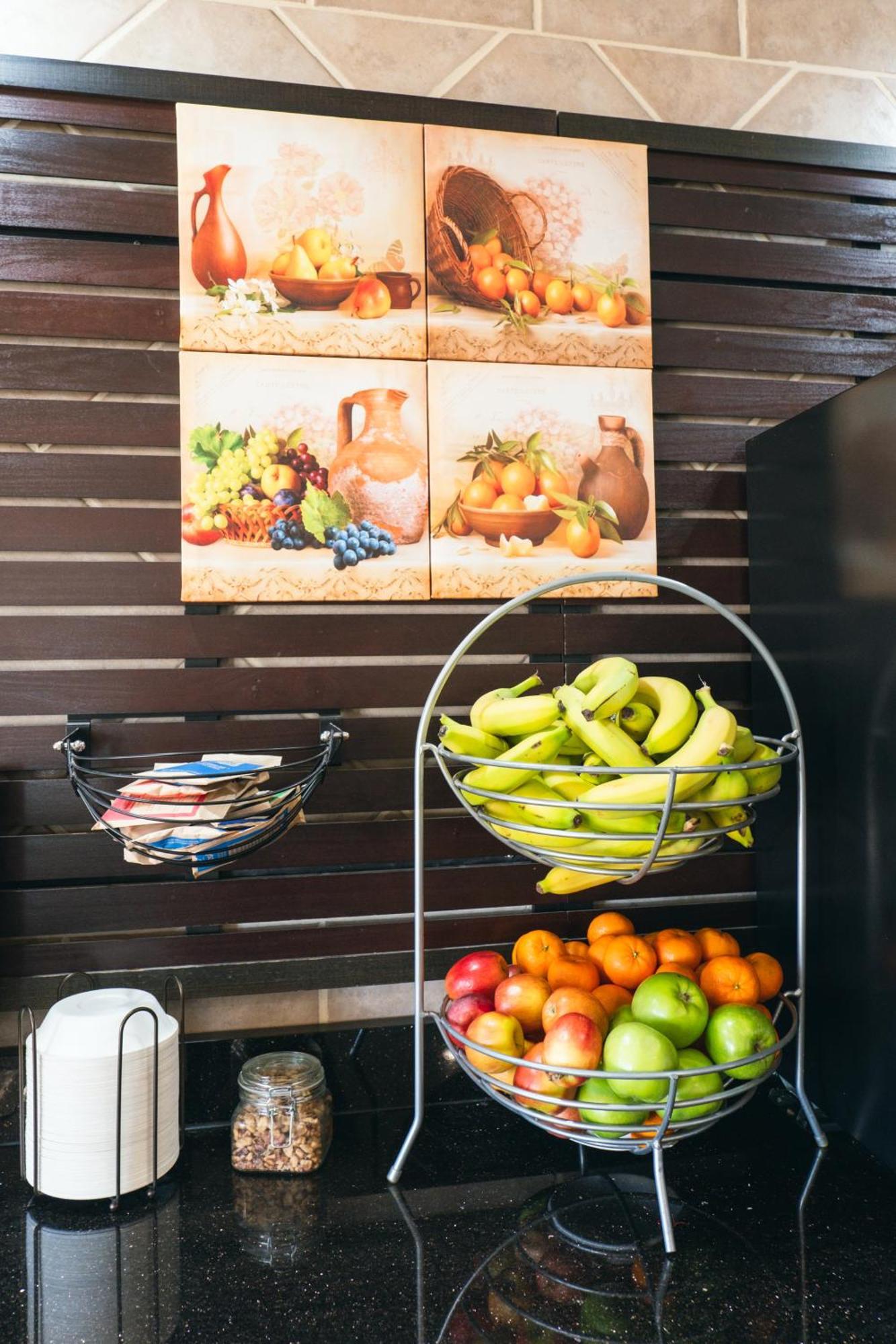 Baymont By Wyndham Stockton Hotel