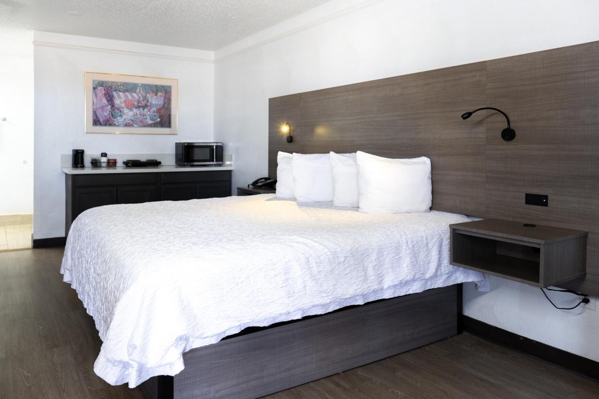 Baymont By Wyndham Stockton Hotel 3*