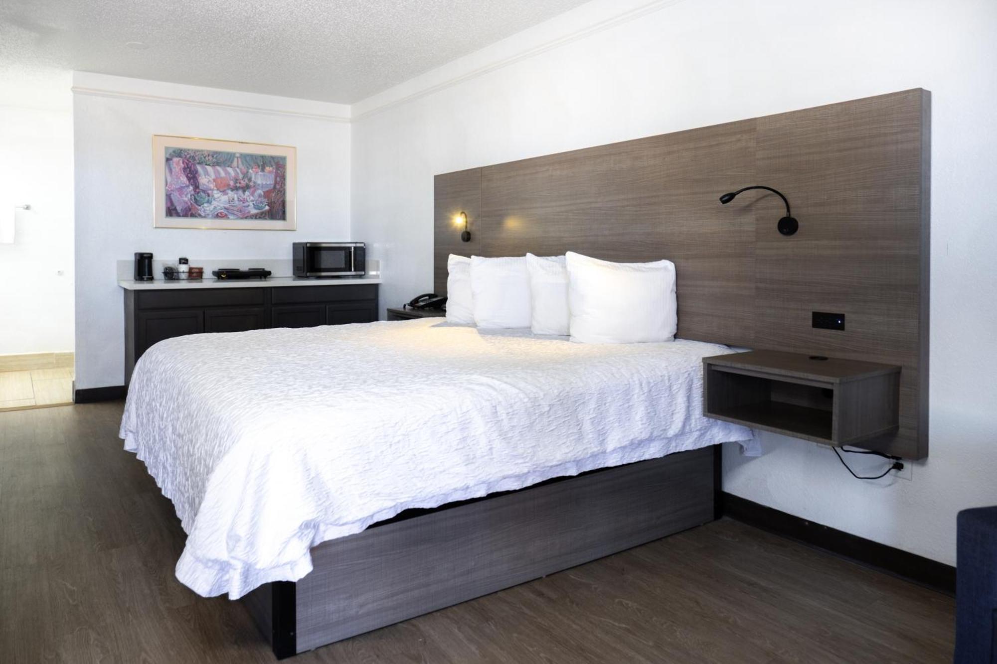 Baymont By Wyndham Stockton 3*